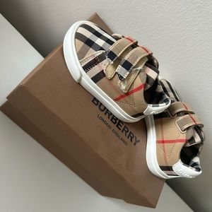 Toddler boys Burberry size 1.5US